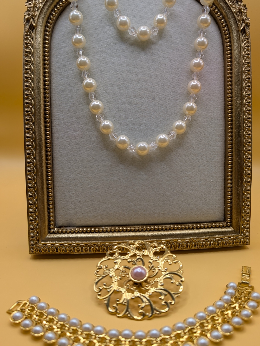 Avon Vintage Jewelry Set - Lot of 4 Pieces